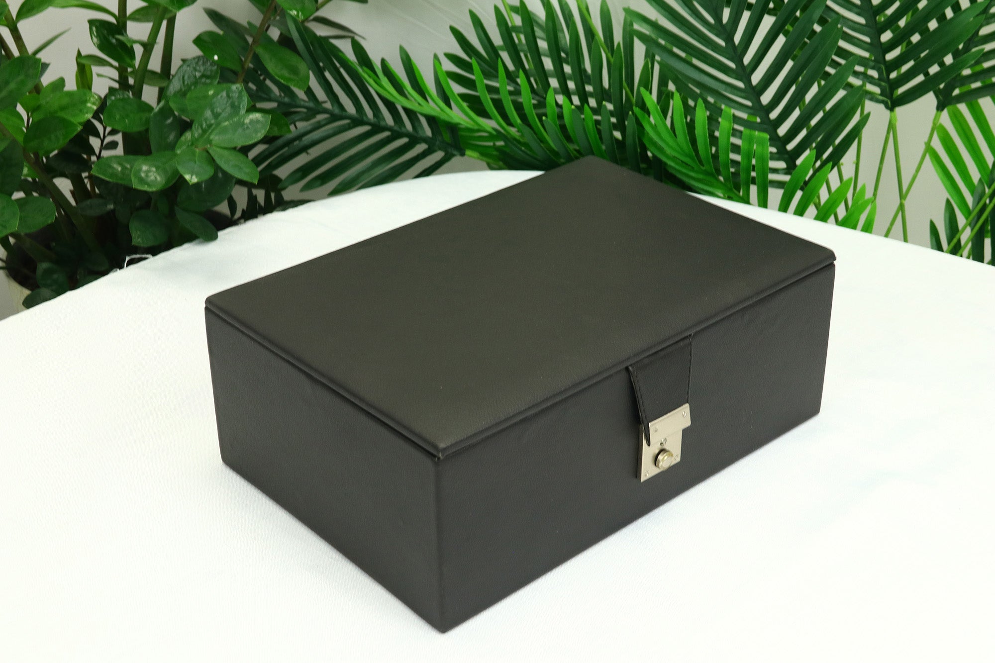 Leatherette Chess Presentation Coffer with straight compartments for 4.125" to 4.4" Chess Pieces