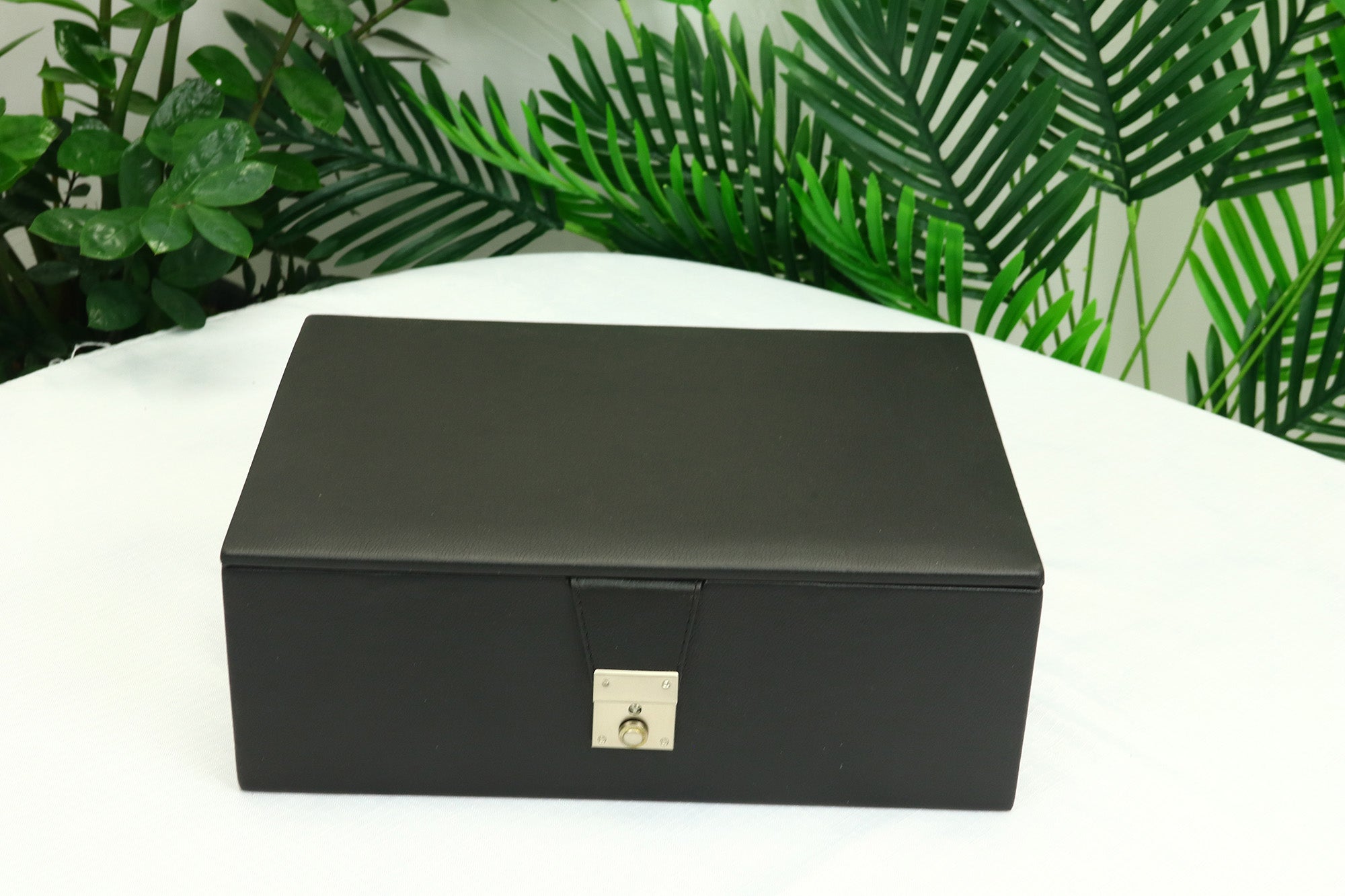 Leatherette Chess Presentation Coffer with straight compartments for 4.125" to 4.4" Chess Pieces