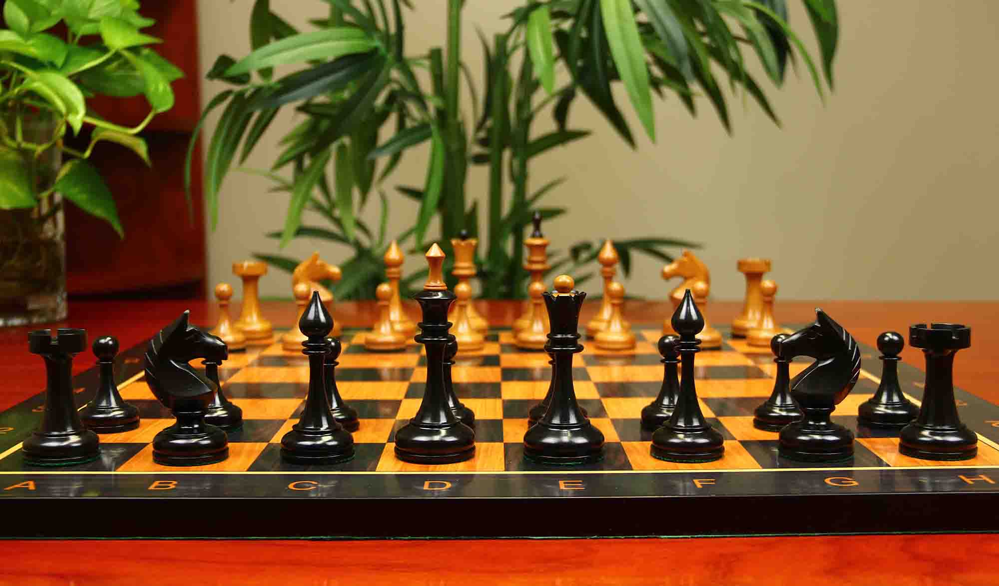 Soviet USSR 1970 Reproduced 4" Chess set in Ebony and Antiqued Boxwood