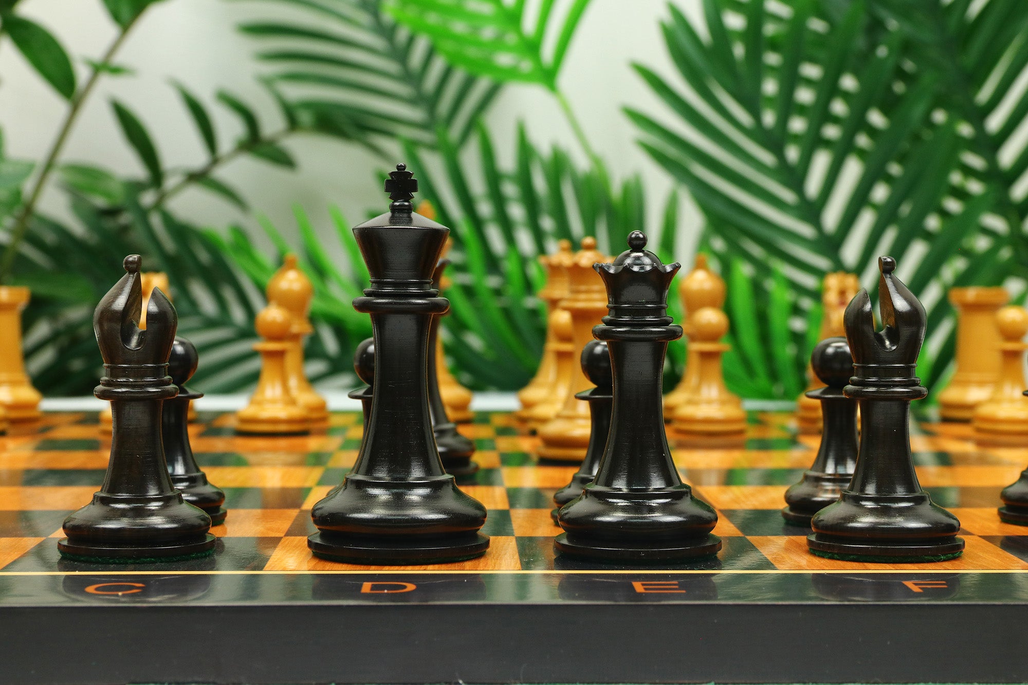 Commemorative Signature Series 3.625" Staunton Chessmen in Antiqued Boxwood/Ebony