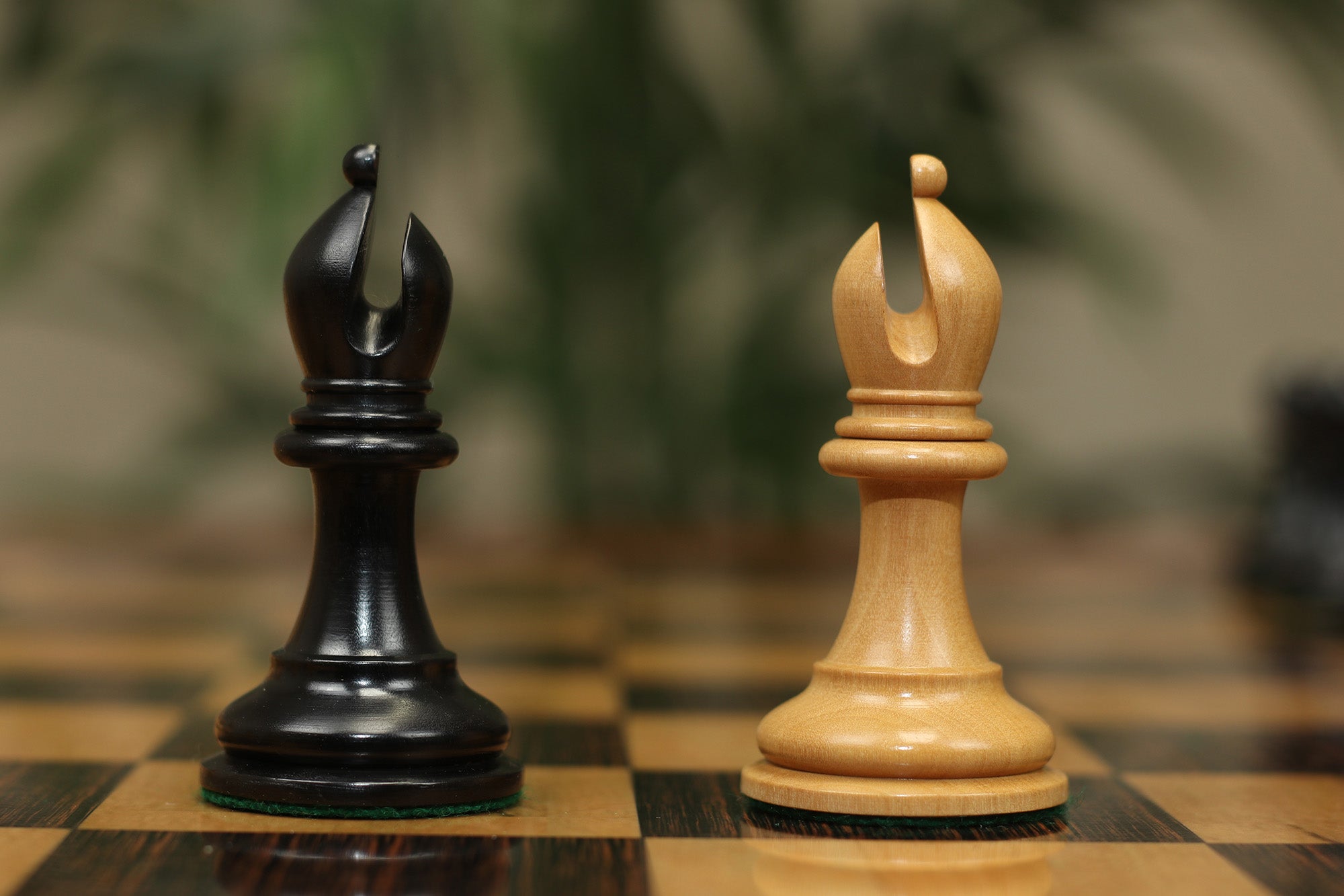 Anderson 1855-60 Reproduced 4.4" Staunton Chessmen in Non-Antiqued Boxwood & Ebonised