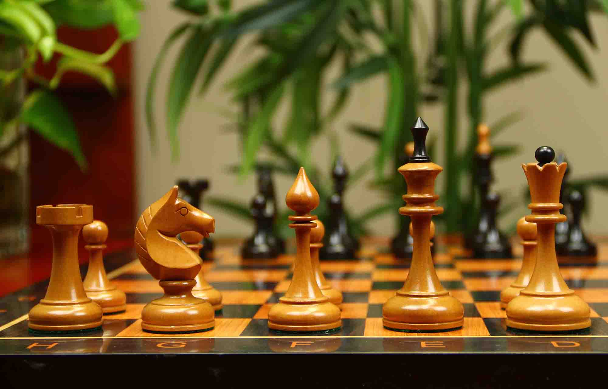 Soviet USSR 1970 Reproduced 4" Chess set in Ebony and Antiqued Boxwood