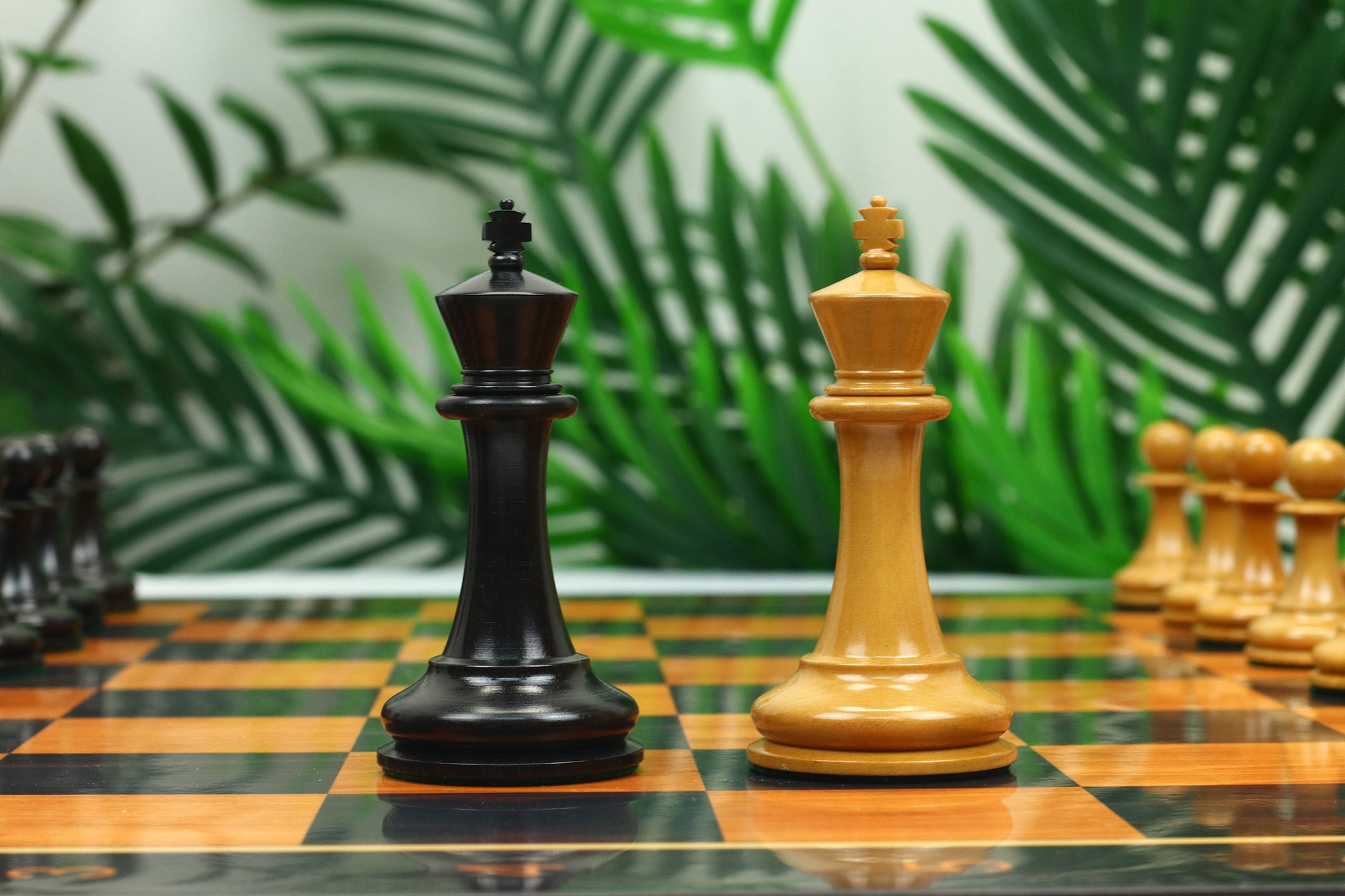 Commemorative Signature Series 3.625" Staunton Chessmen in Antiqued Boxwood/Ebony