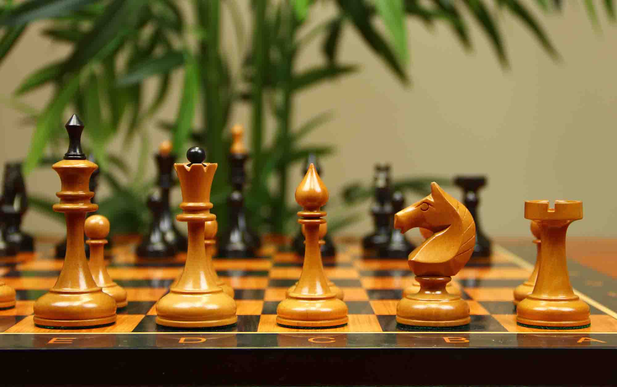 Soviet USSR 1970 Reproduced 4" Chess set in Ebony and Antiqued Boxwood