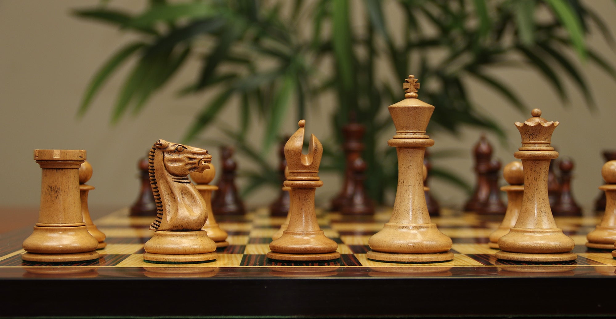 NATHANIEL COOKE SERIES 1849 Distressed/Mahogany Boxwood Chess Set King: 3.625"