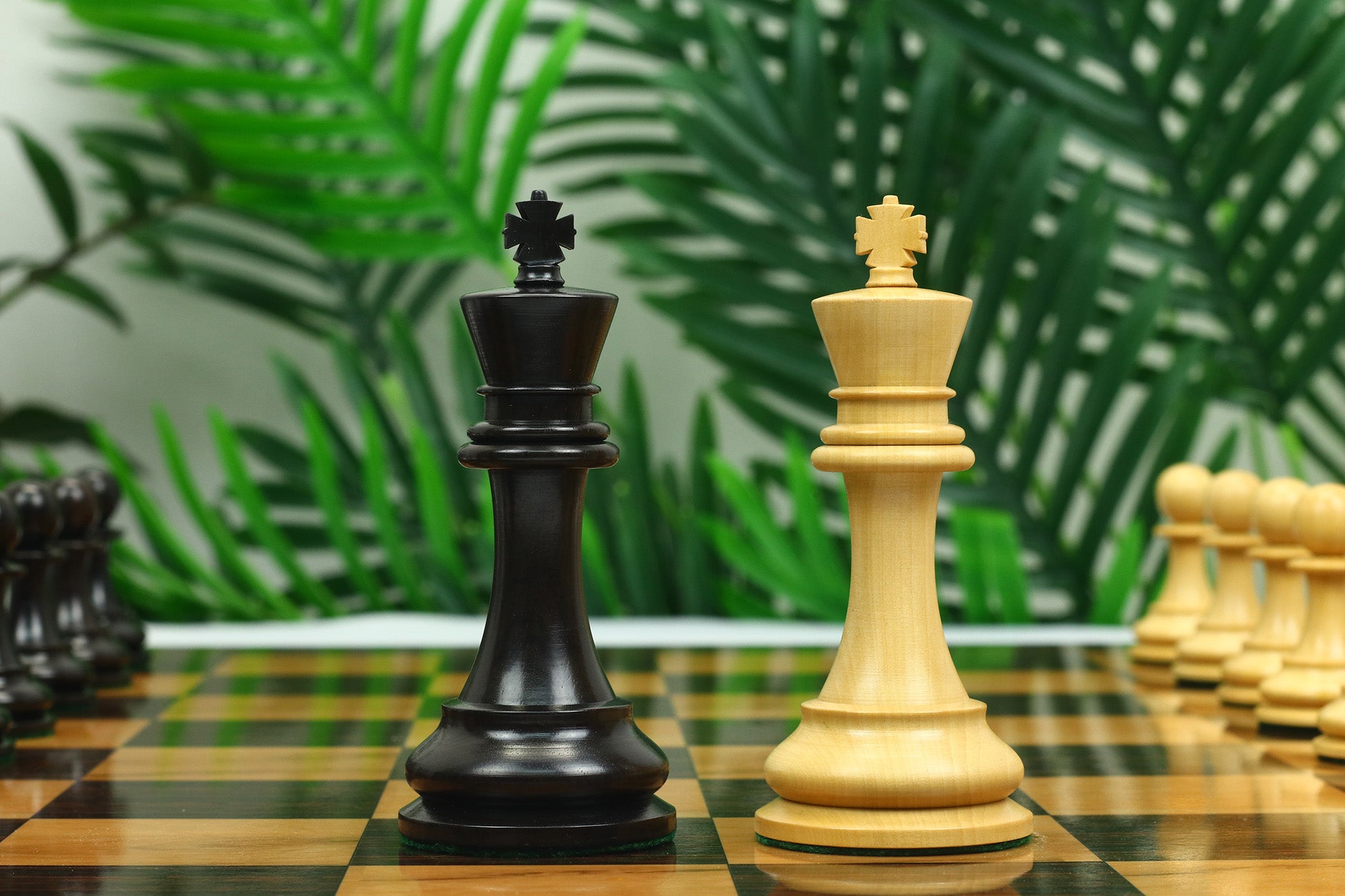 Reproduction BCC 1900-01 Edition Staunton Stroud Club Size 4.4" Natural Boxwood & Ebony Chessmen