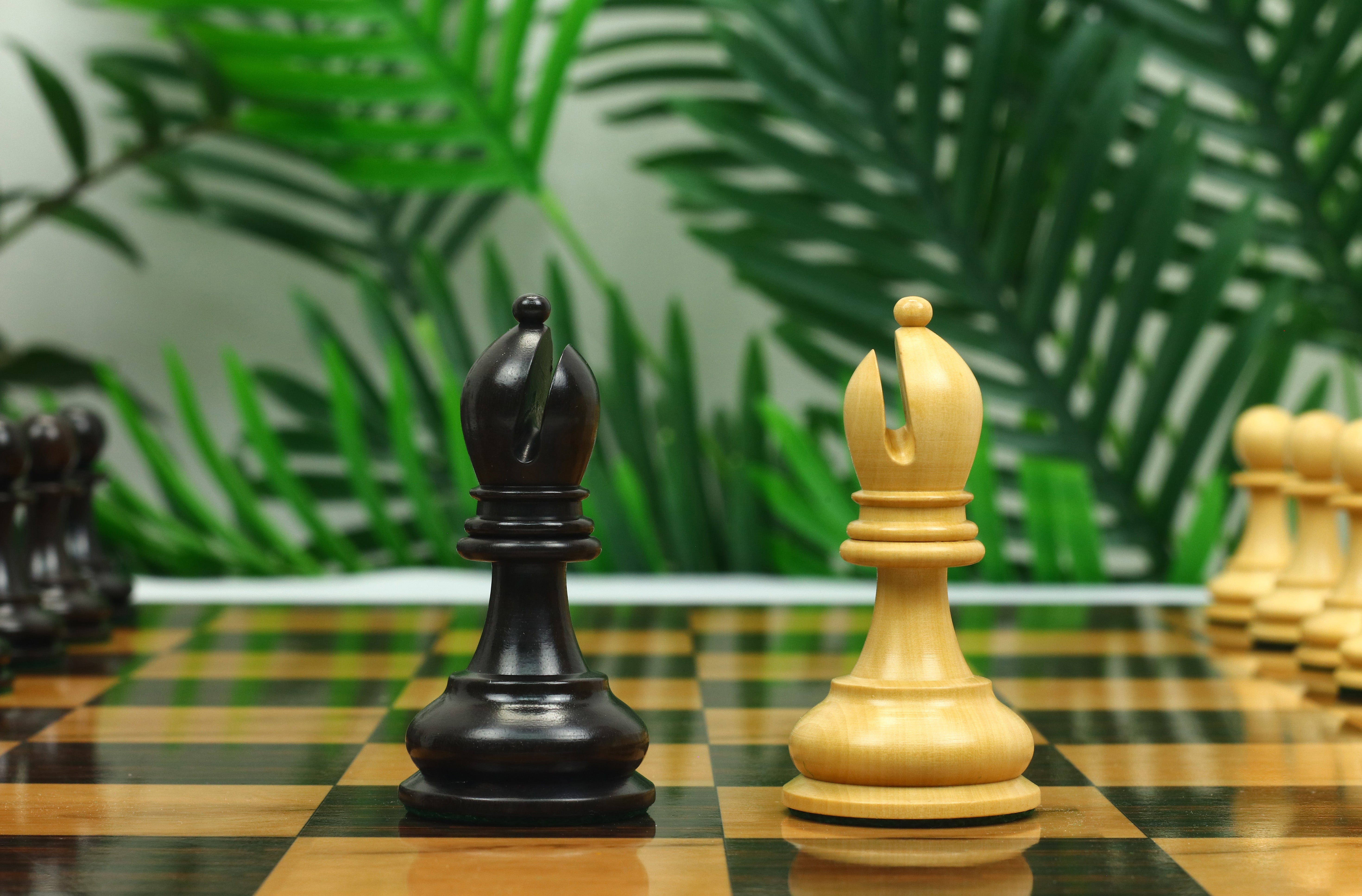 Reproduction BCC 1900-01 Edition Staunton Stroud Club Size 4.4" Natural Boxwood & Ebony Chessmen