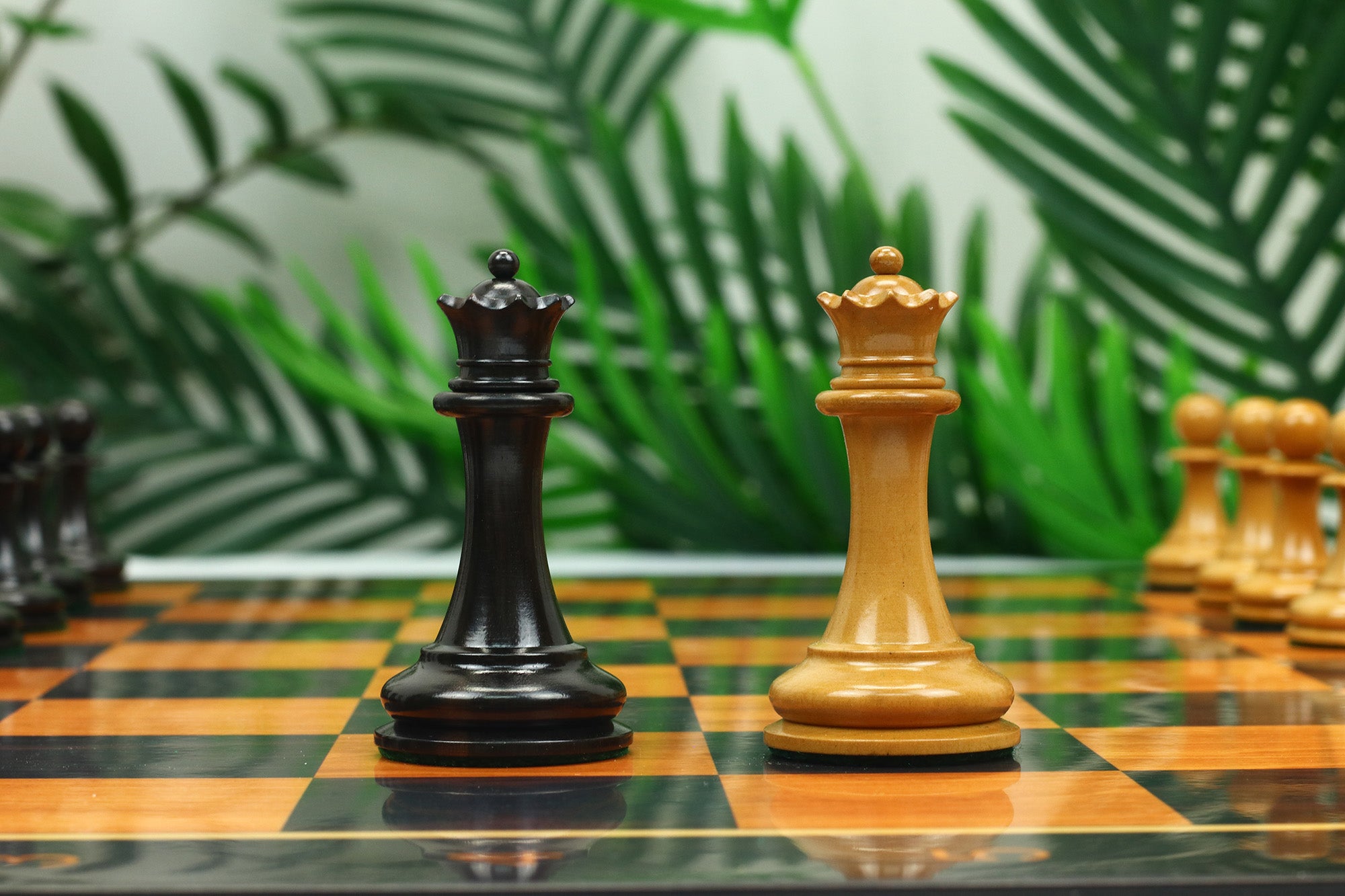 Commemorative Signature Series 3.625" Staunton Chessmen in Antiqued Boxwood/Ebony