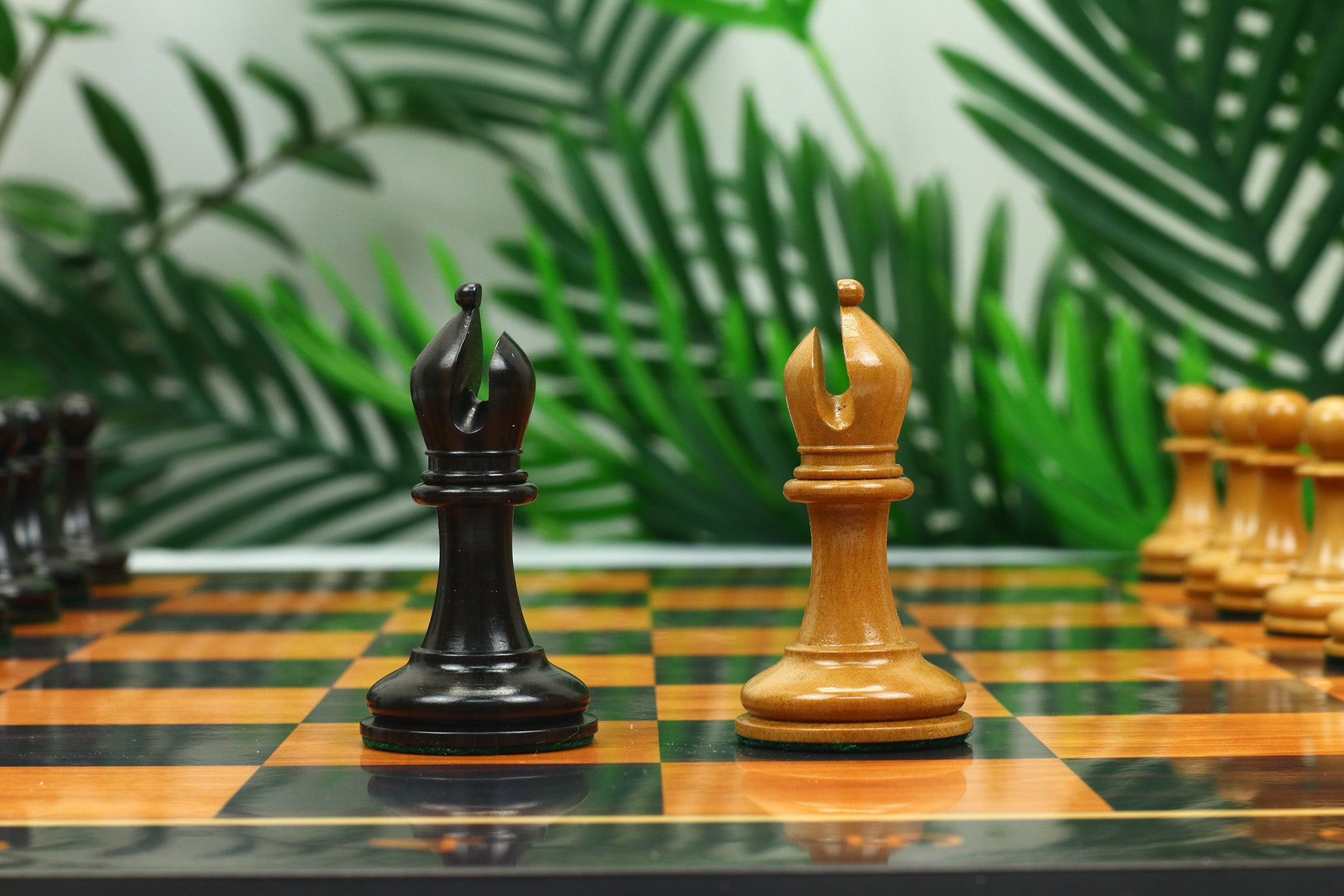 Commemorative Signature Series 3.625" Staunton Chessmen in Antiqued Boxwood/Ebony