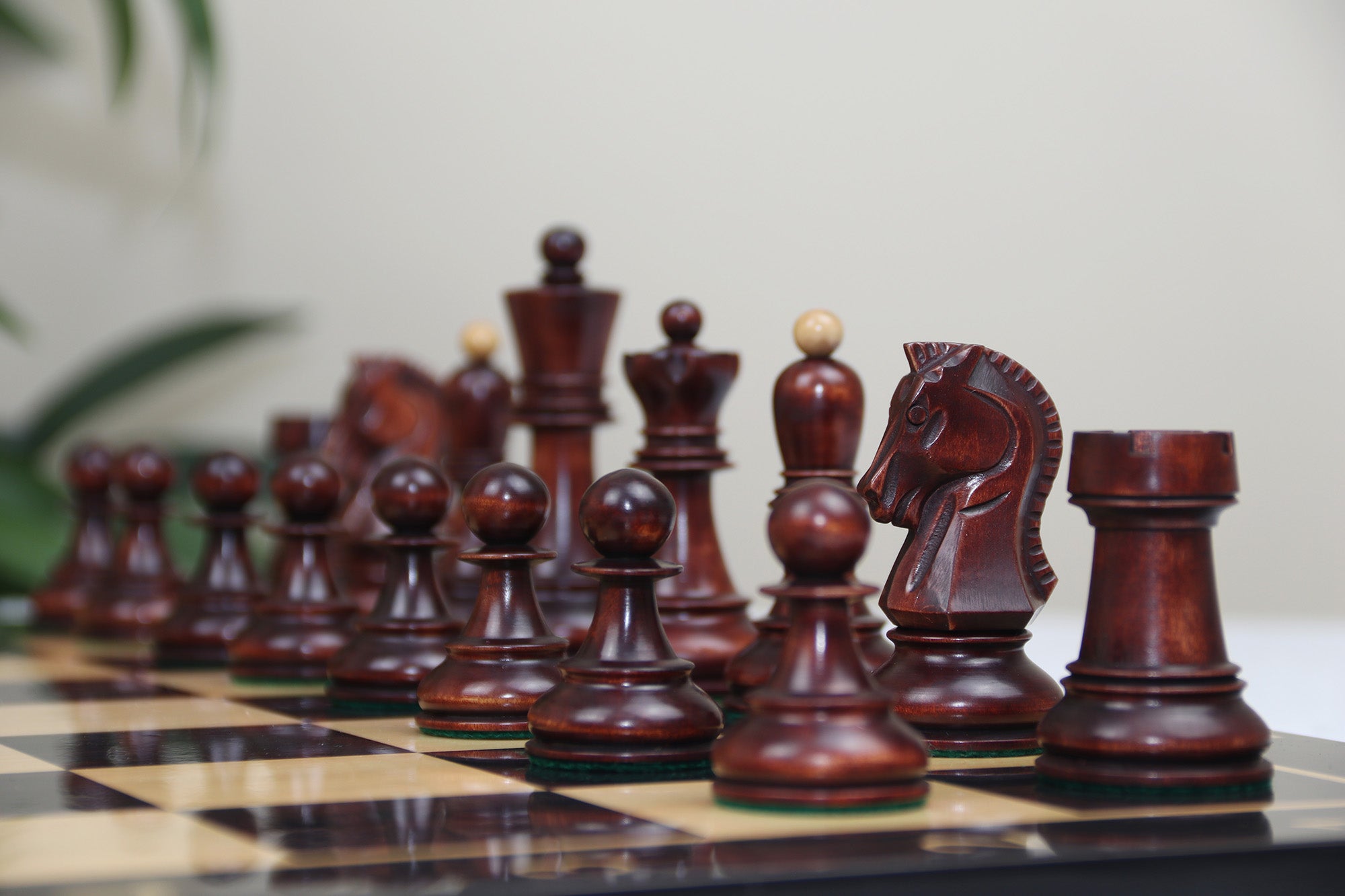 1950 Reproduced Dubrovnik Bobby Fischer Chessmen Version 3.0 in Ebony  Wood/Box Wood - 3.75 King
