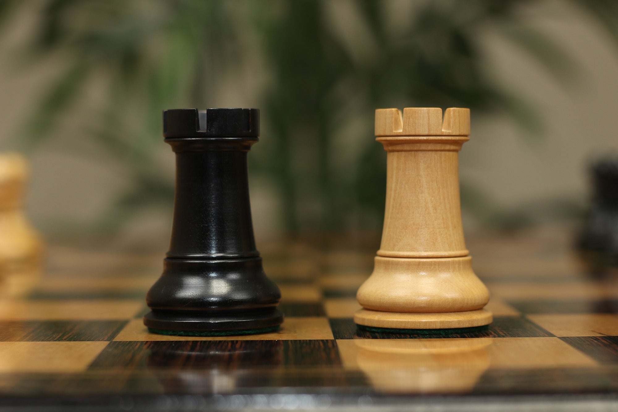 Anderson 1855-60 Reproduced 4.4" Staunton Chessmen in Non-Antiqued Boxwood & Ebonised