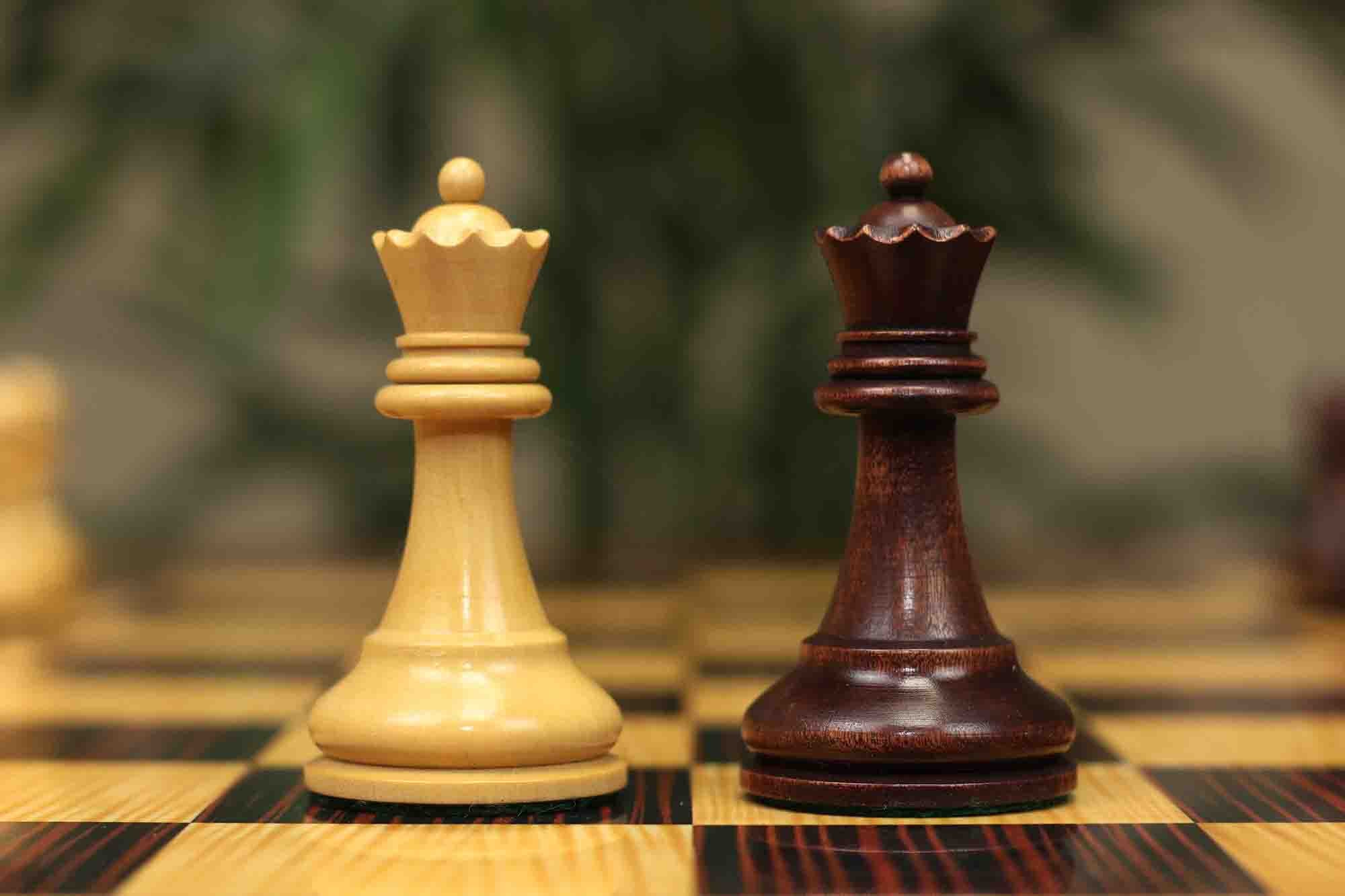 Fischer-Spassky / 1972 World Championship 3.75" Natural Boxwood/Mahogany Stained Chessmen