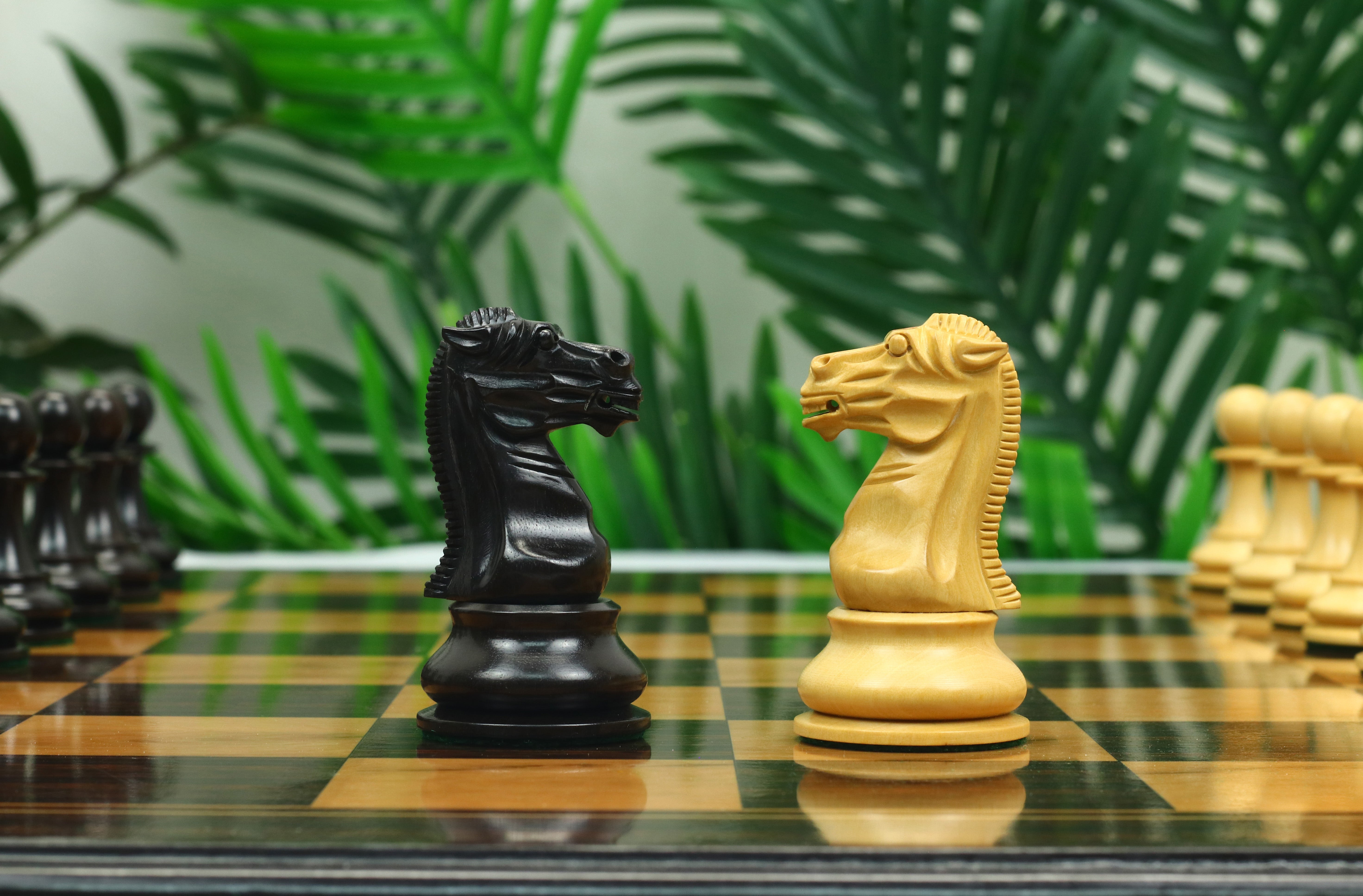 Reproduction BCC 1900-01 Edition Staunton Stroud Club Size 4.4" Natural Boxwood & Ebony Chessmen