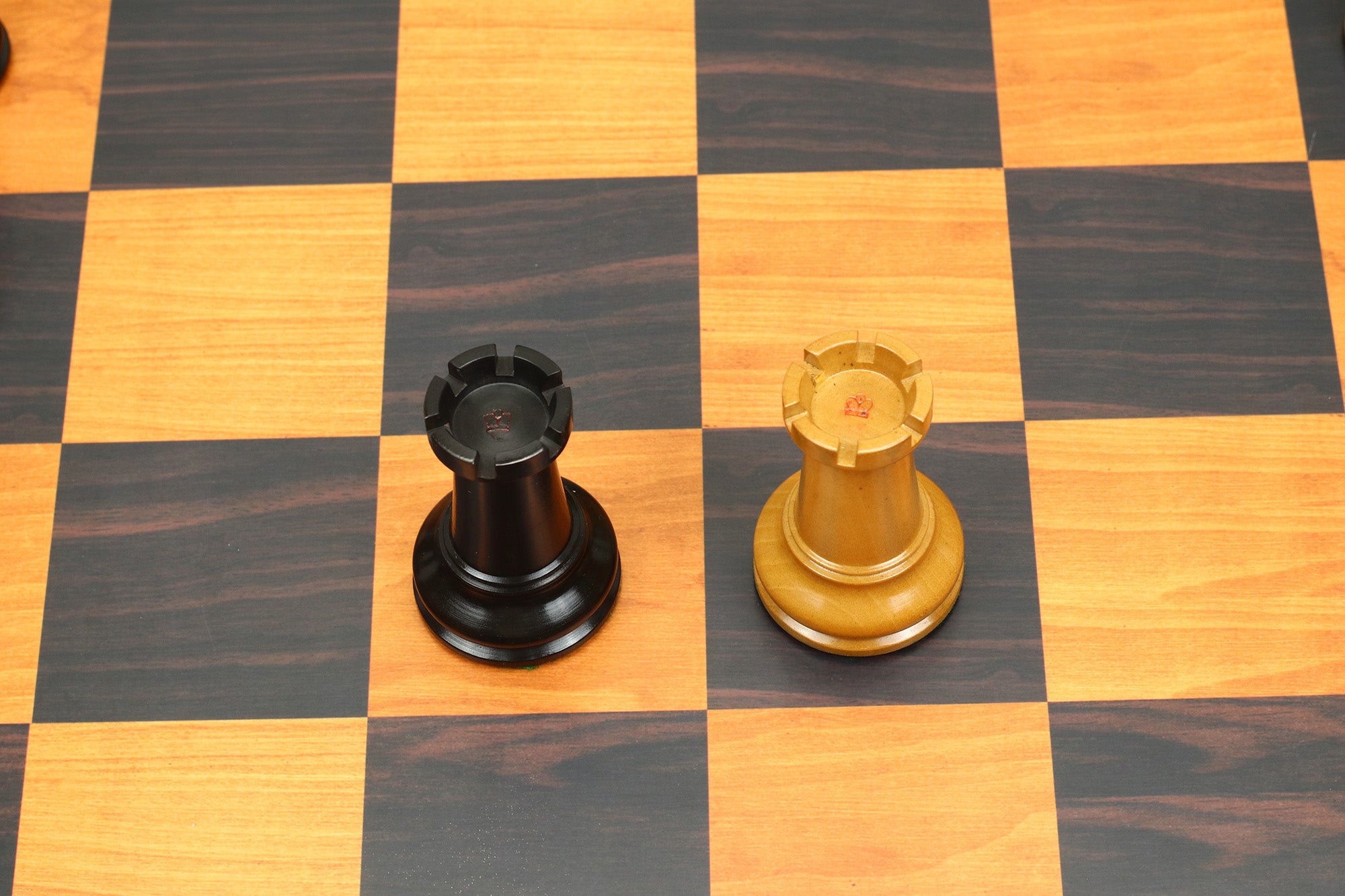 Commemorative Signature Series 3.625" Staunton Chessmen in Antiqued Boxwood/Ebony
