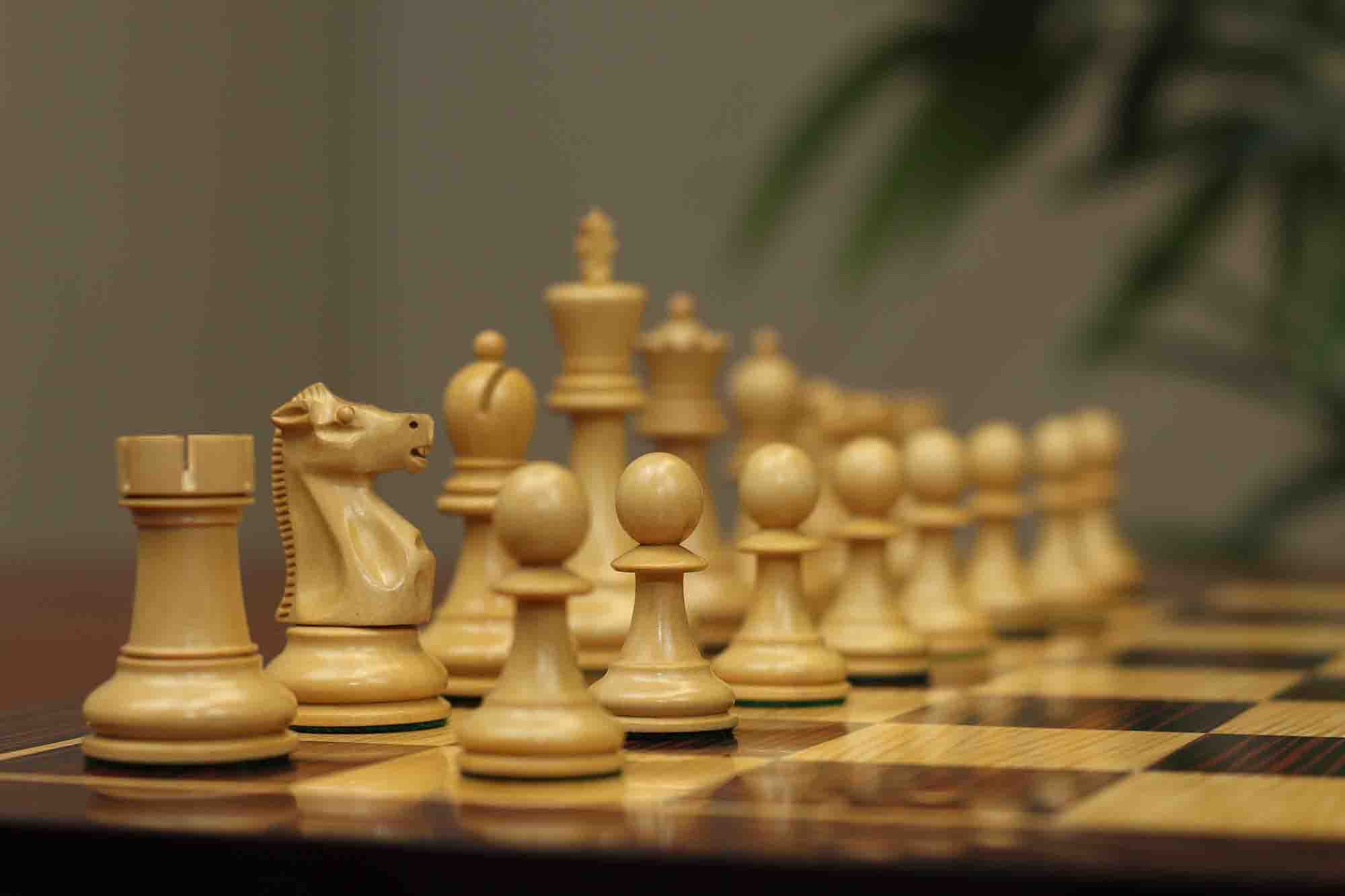 Fischer-Spassky / 1972 World Championship 3.75" Natural Boxwood/Mahogany Stained Chessmen