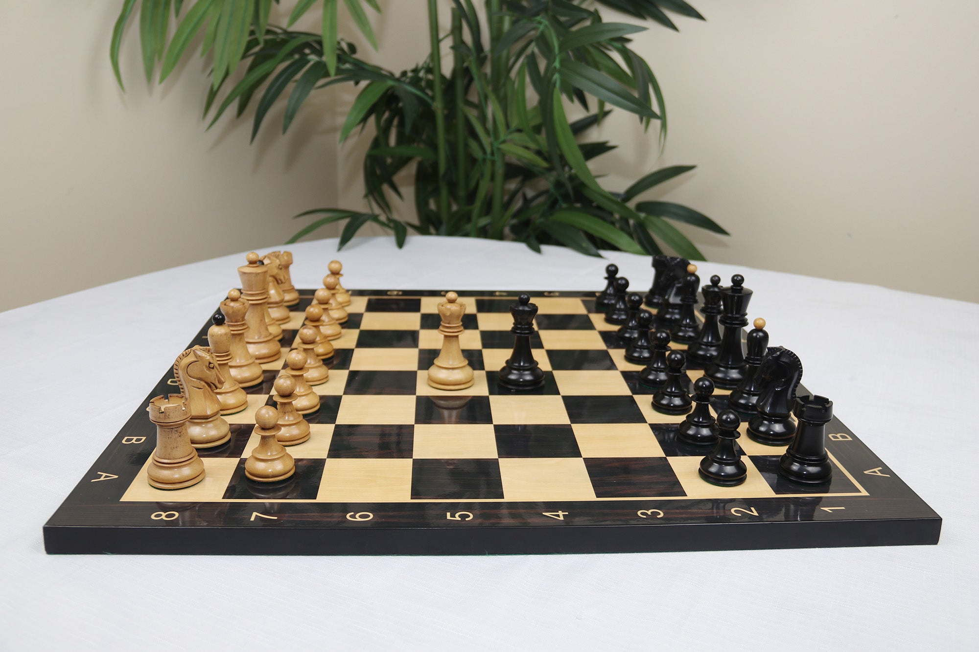 18 Chess Board With Chess Pieces Yugoslavia Series -  UK