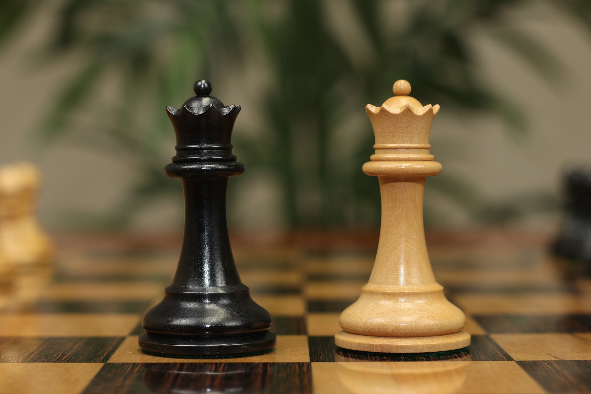 Anderson 1855-60 Reproduced 4.4" Staunton Chessmen in Non-Antiqued Boxwood & Ebonised