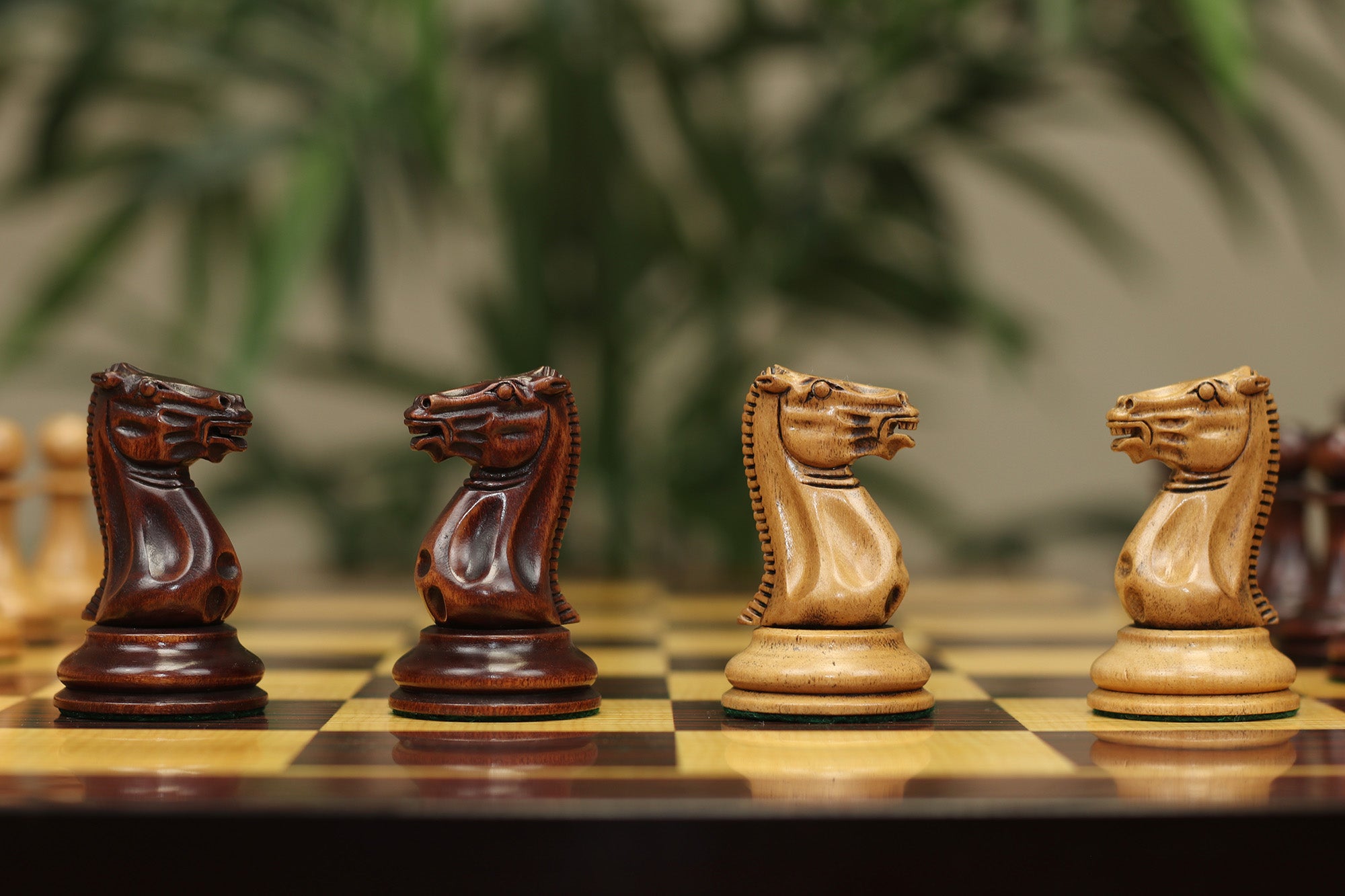 NATHANIEL COOKE SERIES 1849 Distressed/Mahogany Boxwood Chess Set King: 3.625"