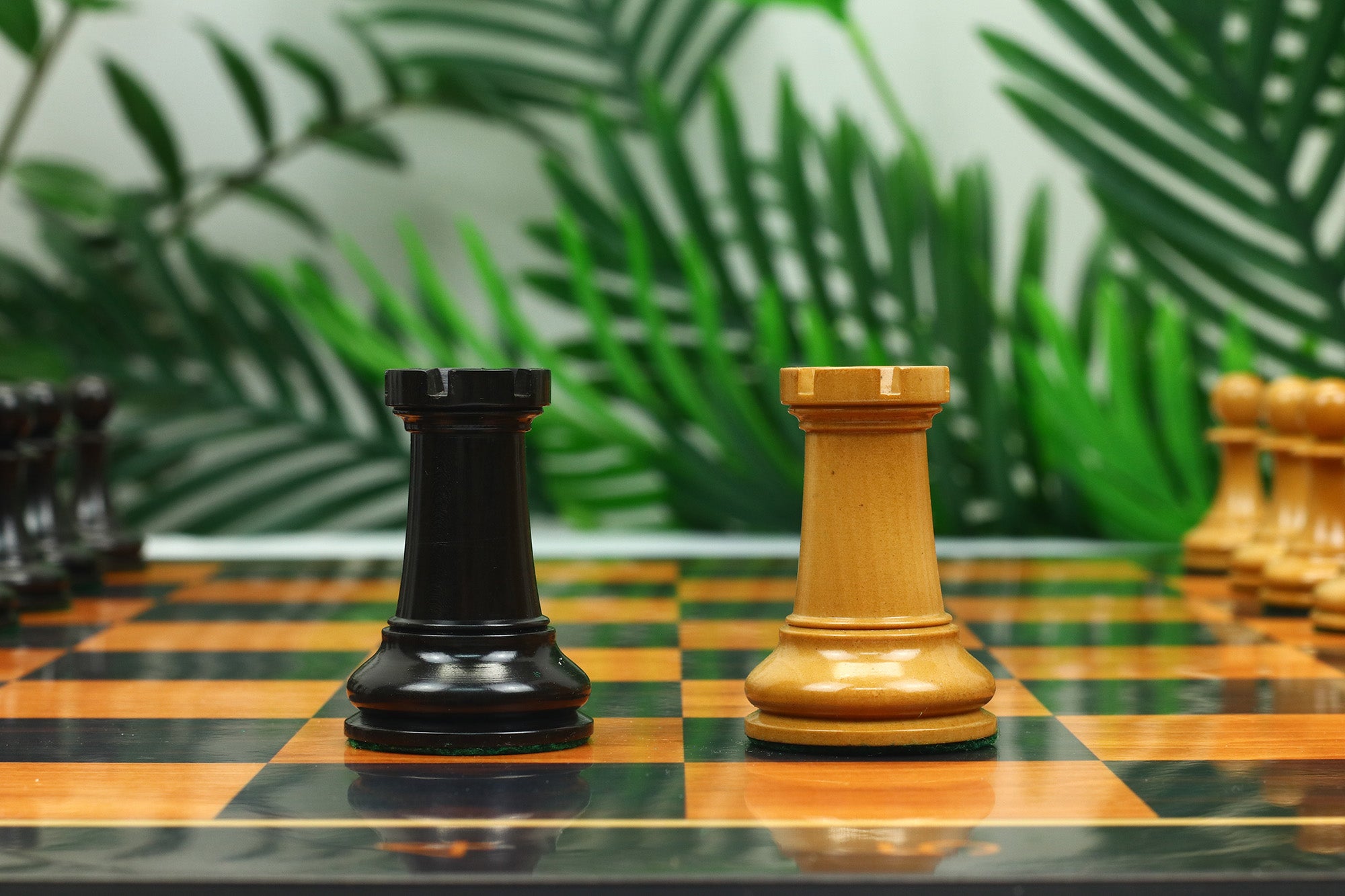 Commemorative Signature Series 3.625" Staunton Chessmen in Antiqued Boxwood/Ebony
