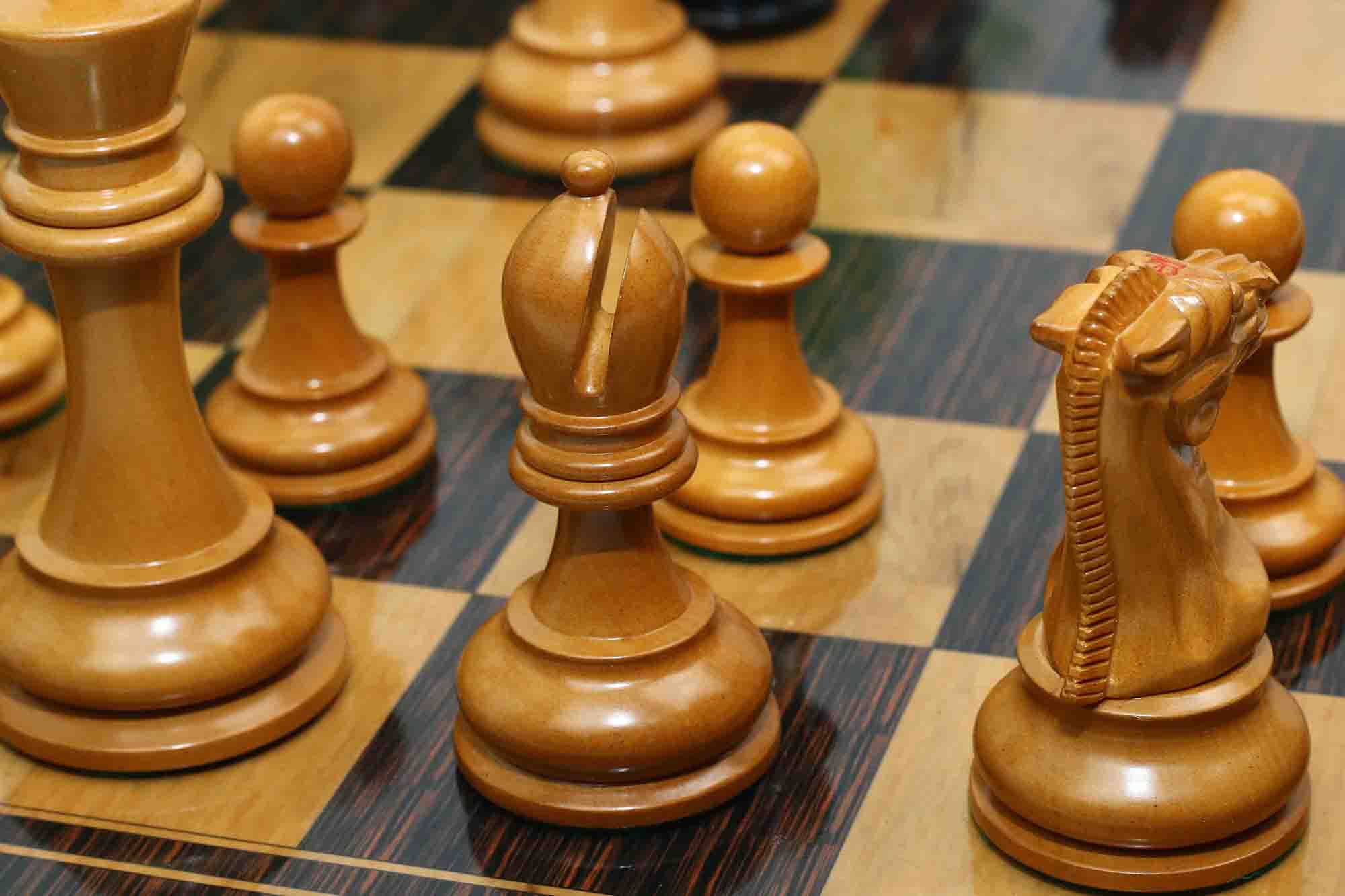 Reproduction BCC 1900-01 Edition Staunton Stroud Club Size 4.4" Antiqued Boxwood & Ebony Chessmen