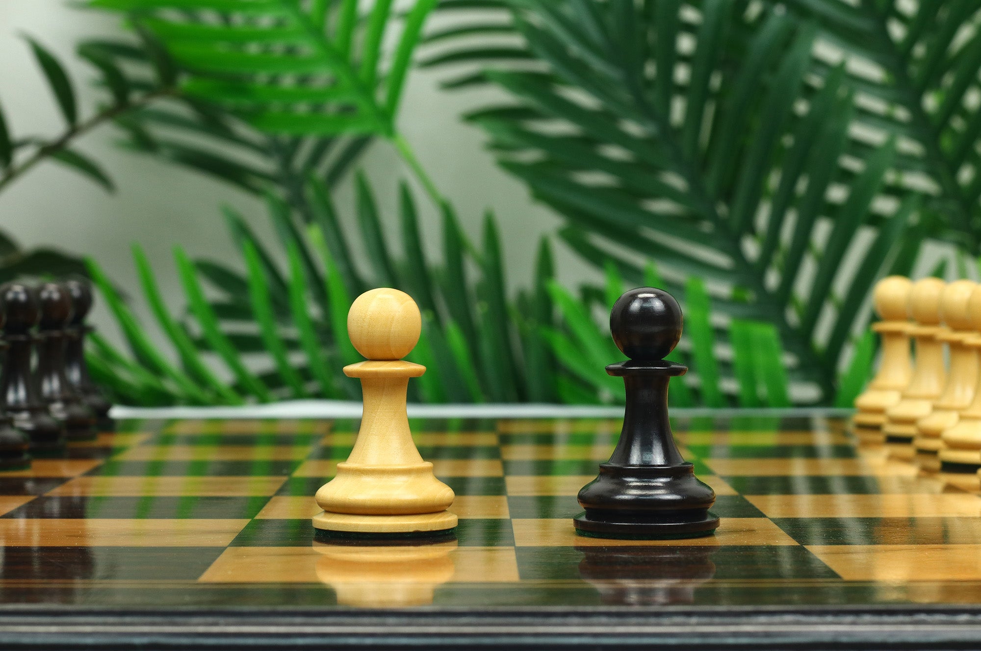 Reproduction BCC 1900-01 Edition Staunton Stroud Club Size 4.4" Natural Boxwood & Ebony Chessmen