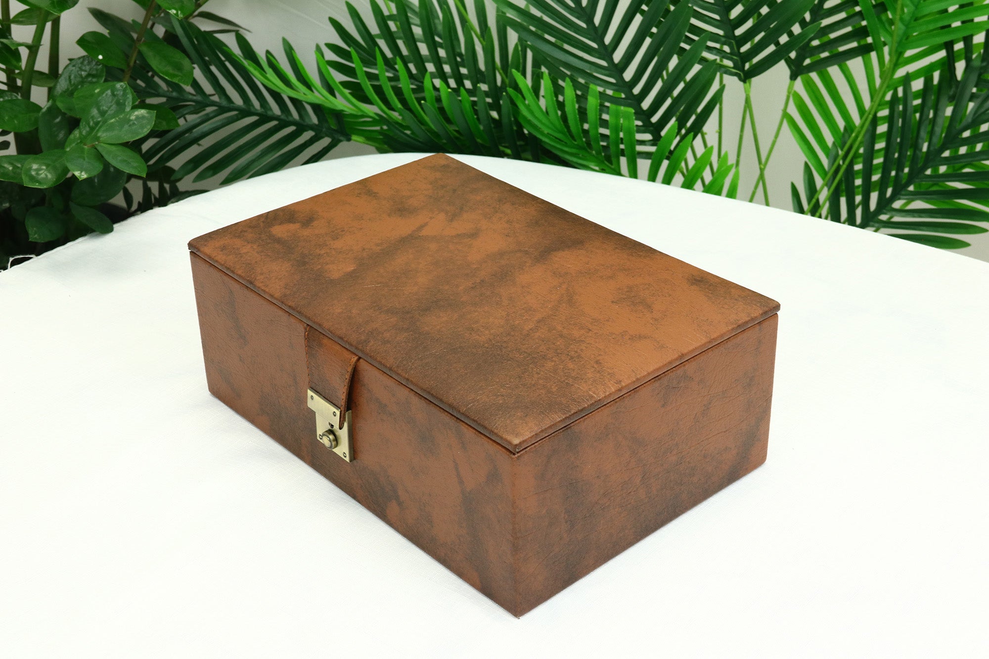 Brown Leatherette Chess Presentation Coffer with straight compartments for 4.125" to 4.4" Chess Pieces