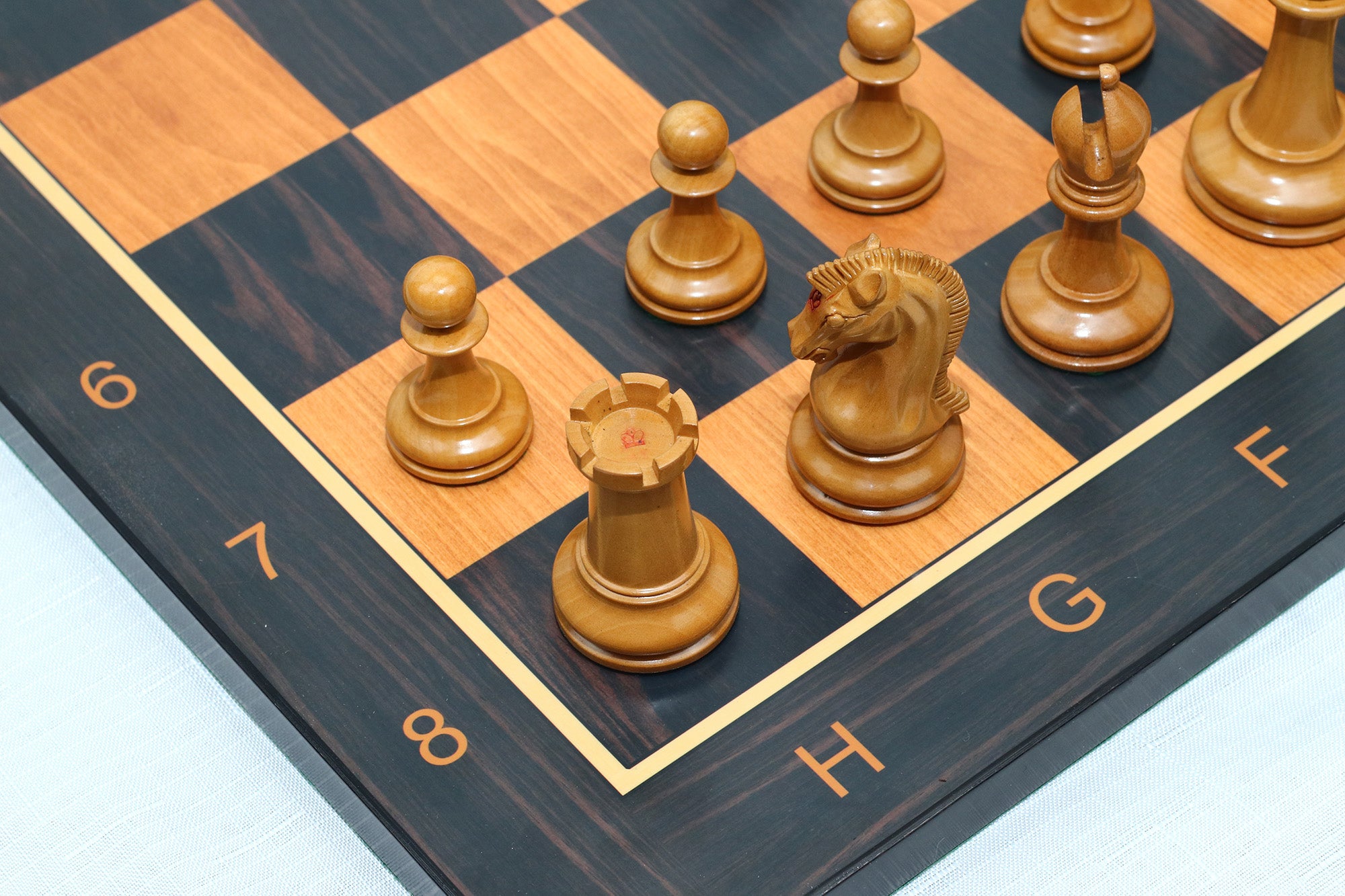 Commemorative Signature Series 3.625" Staunton Chessmen in Antiqued Boxwood/Ebony