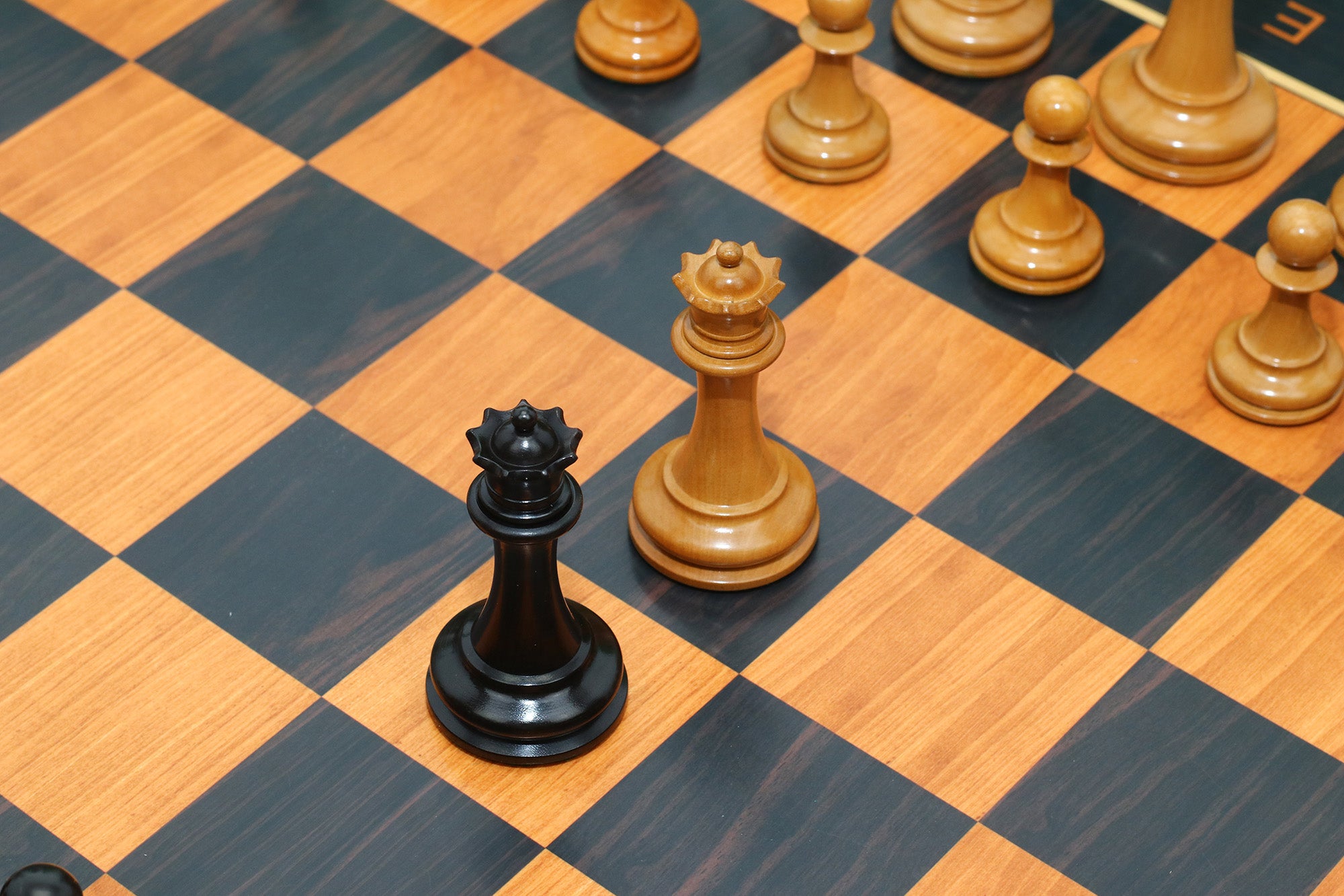 Commemorative Signature Series 3.625" Staunton Chessmen in Antiqued Boxwood/Ebony