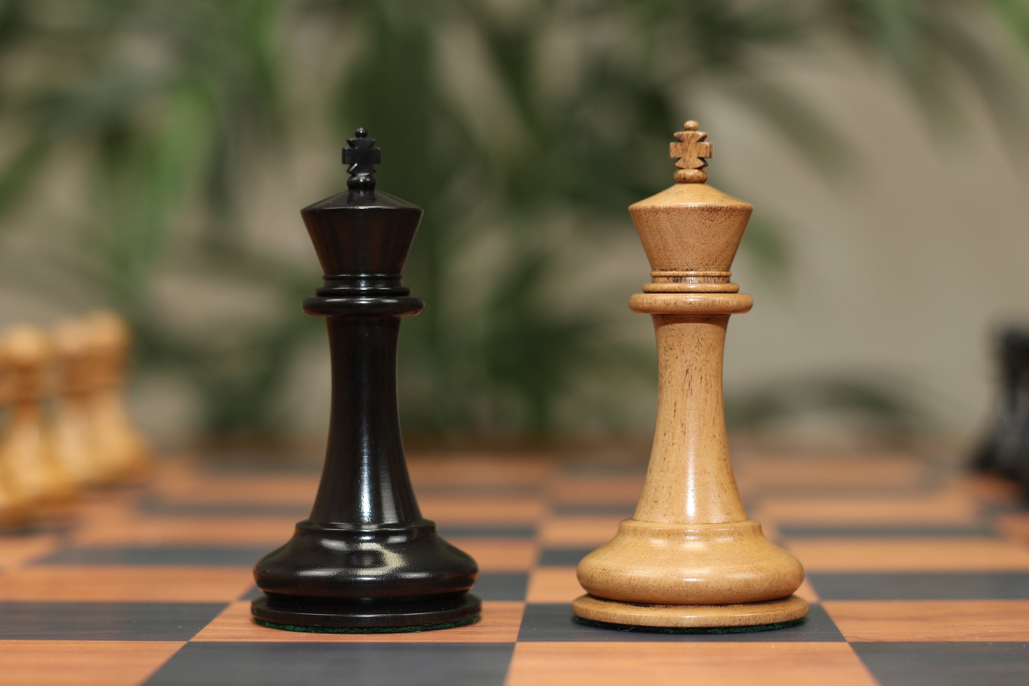 Commemorative Signature Series 3.625" Staunton Chessmen by in Distressed Boxwood/Ebony