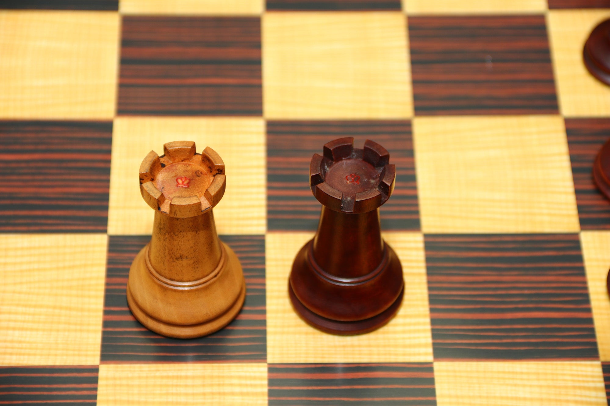 1851-52 Early 2880 Jaques of London Reproduced Vintage 4.4" Chess set Distressed/Mahogany Stained Boxwood wood