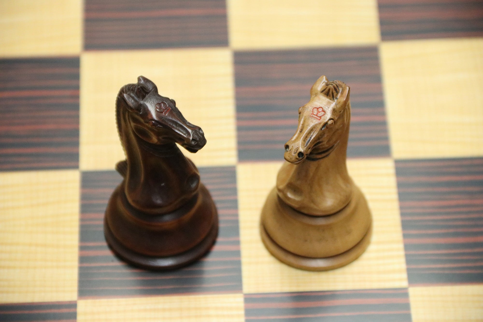 1851-52 Early 2880 Jaques of London Reproduced Vintage 4.4" Chess set Distressed/Mahogany Stained Boxwood wood