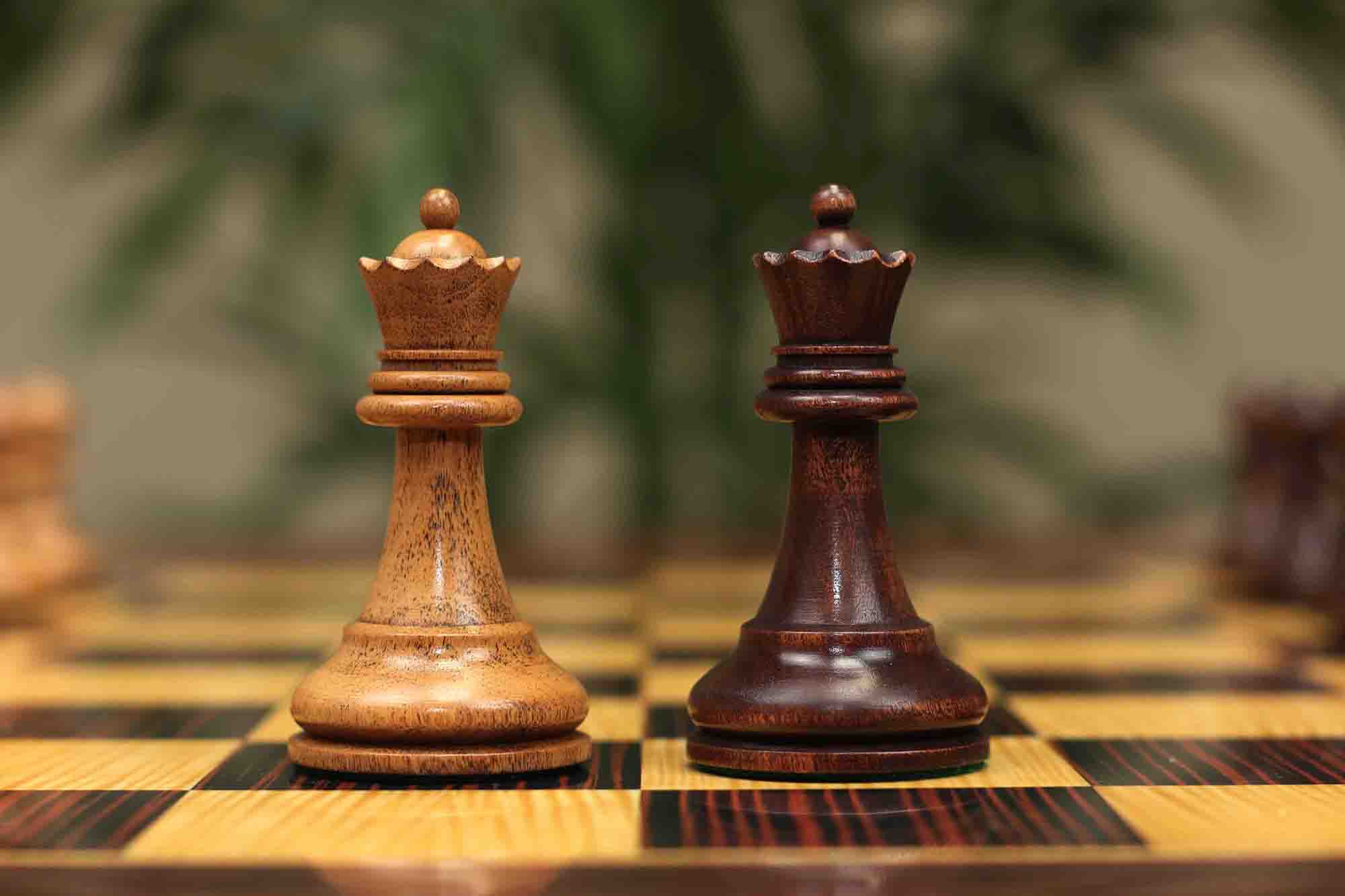 Fischer-Spassky / 1972 World Championship 3.75" Distressed Boxwood/Mahogany Stained Chessmen