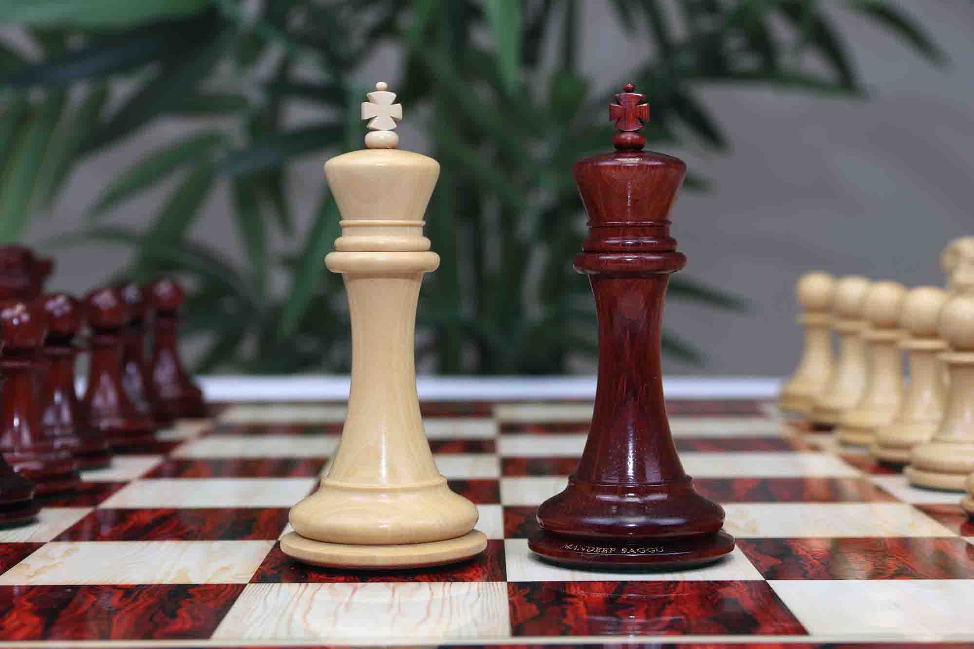 Grand Collection Signature Series Luxury Staunton Chess Pieces in Padouk / Boxwood: King Size 4.4"