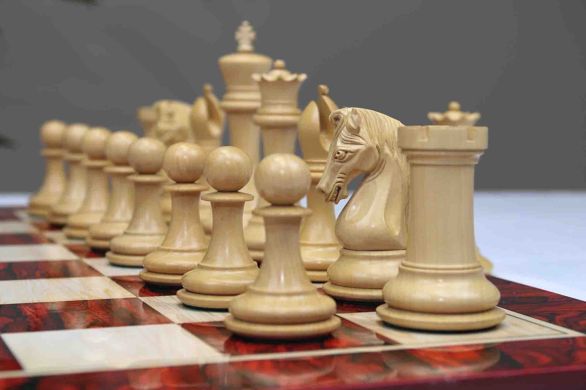 Grand Collection Signature Series Luxury Staunton Chess Pieces in Padouk / Boxwood: King Size 4.4"