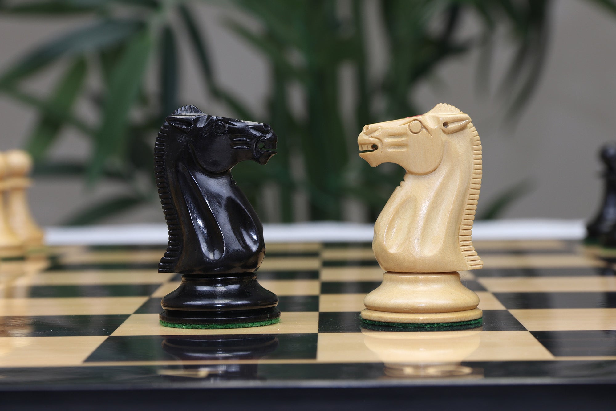 The Leuchars Series Luxury Staunton Reproduced 3.6" Chess Pieces in Natural Boxwood/Ebony