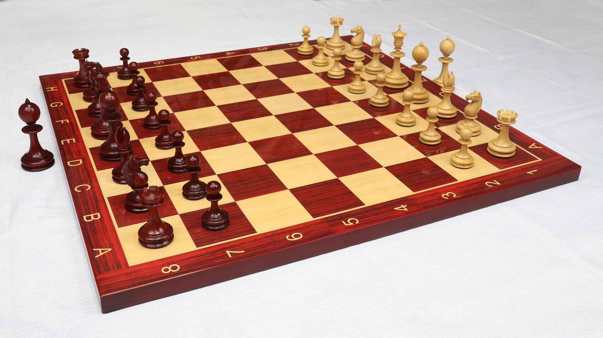The William Hallett 1860 London Chess Set in Natural Boxwood/Padouk - 3.5" King